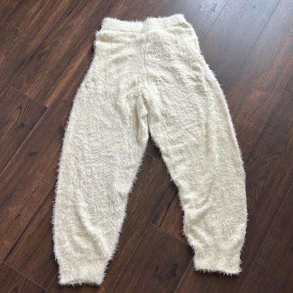 Lulu’s Eyelash Lounge Pants - Picture 3 of 3